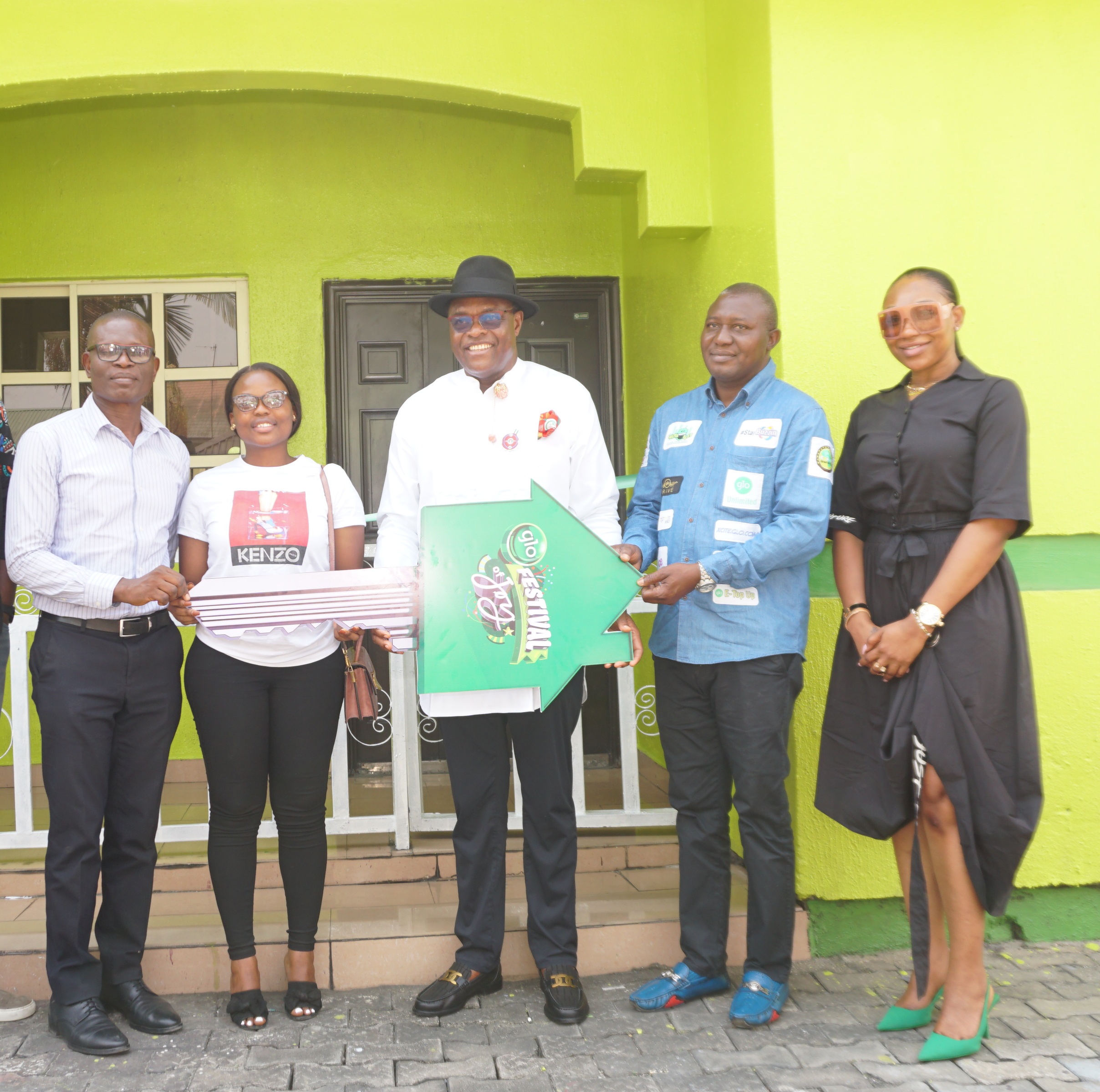 PH Businesswoman gets Glo house 2 days to New Year